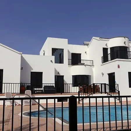 Montana Lanzarote - Large Private Pool - Sleeps 10 *