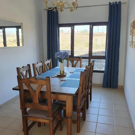 Montana Lanzarote - Large Private Pool - Sleeps 10 Villa El Mojon (Canary)
