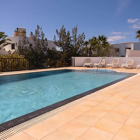 Villa Montana Lanzarote - Large Private Pool - Sleeps 10