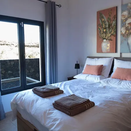 Villa Montana Lanzarote - Large Private Pool - Sleeps 10