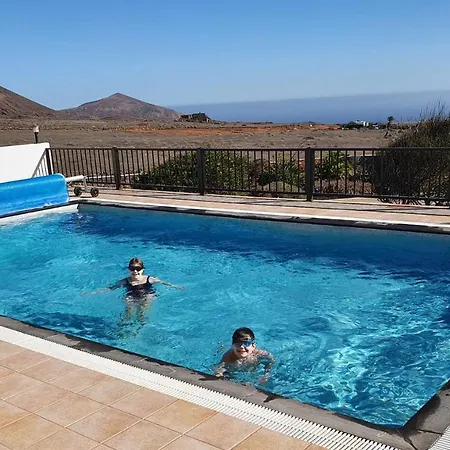 Montana Lanzarote - Large Private Pool - Sleeps 10