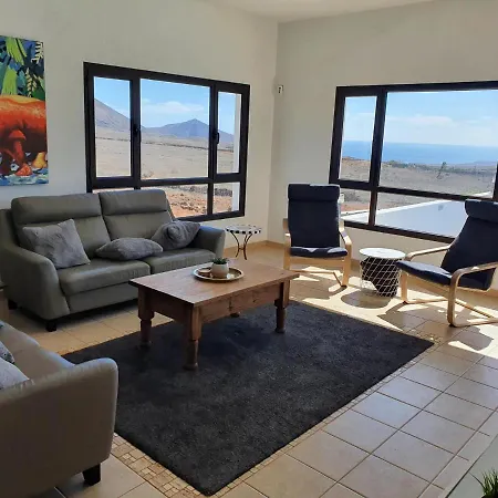 Montana Lanzarote - Large Private Pool - Sleeps 10 Villa