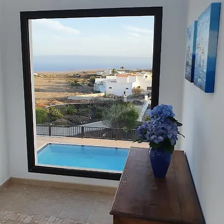 Montana Lanzarote - Large Private Pool - Sleeps 10 Villa