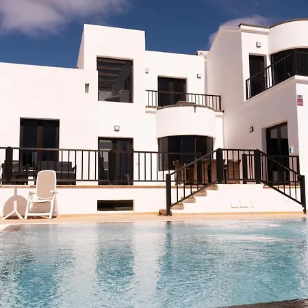 Montana Lanzarote - Large Private Pool - Sleeps 10 * El Mojon (Canary)