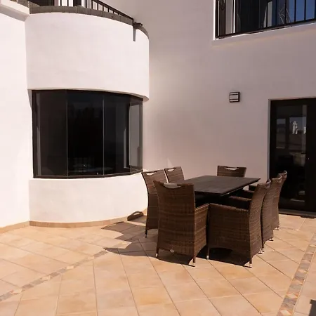 Villa Montana Lanzarote - Large Private Pool - Sleeps 10