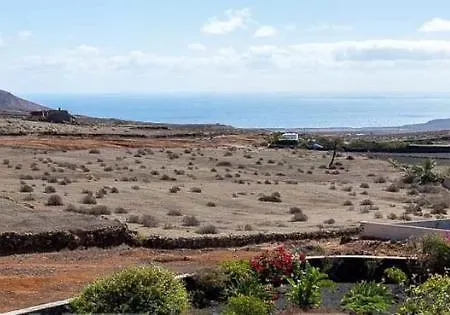 Villa Montana Lanzarote - Large Private Pool - Sleeps 10 *