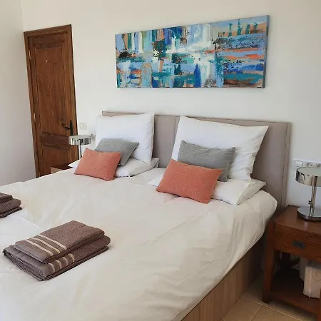 Villa Montana Lanzarote - Large Private Pool - Sleeps 10 *