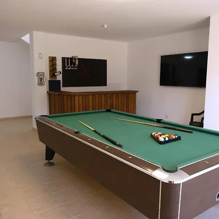 Villa Montana Lanzarote - Large Private Pool - Sleeps 10