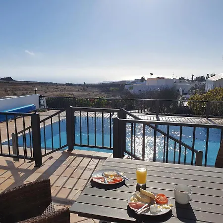 Montana Lanzarote - Large Private Pool - Sleeps 10 Villa El Mojón