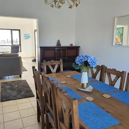 Montana Lanzarote - Large Private Pool - Sleeps 10 *