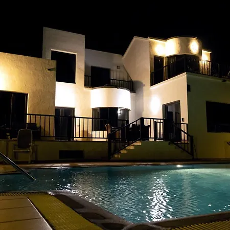 Montana Lanzarote - Large Private Pool - Sleeps 10 *