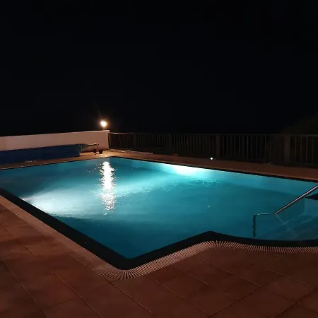 Montana Lanzarote - Large Private Pool - Sleeps 10 Villa *
