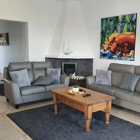 Villa Montana Lanzarote - Large Private Pool - Sleeps 10 *